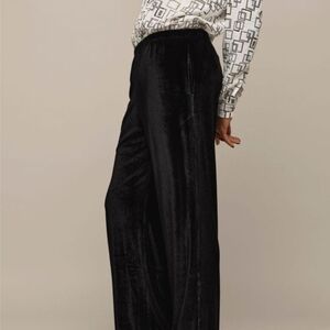 Elegant Black Velvet Wide Leg Women's Pants, NEW